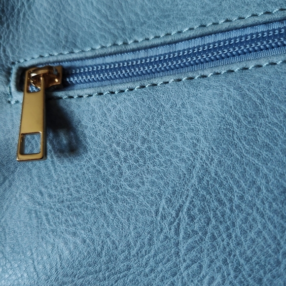 Baby blue purse with tassels multiple pockets layers zippers - Picture 3 of 5